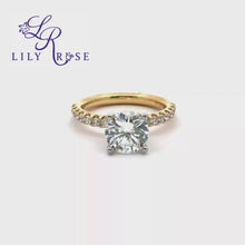 Elegant Diamond Engagement Ring